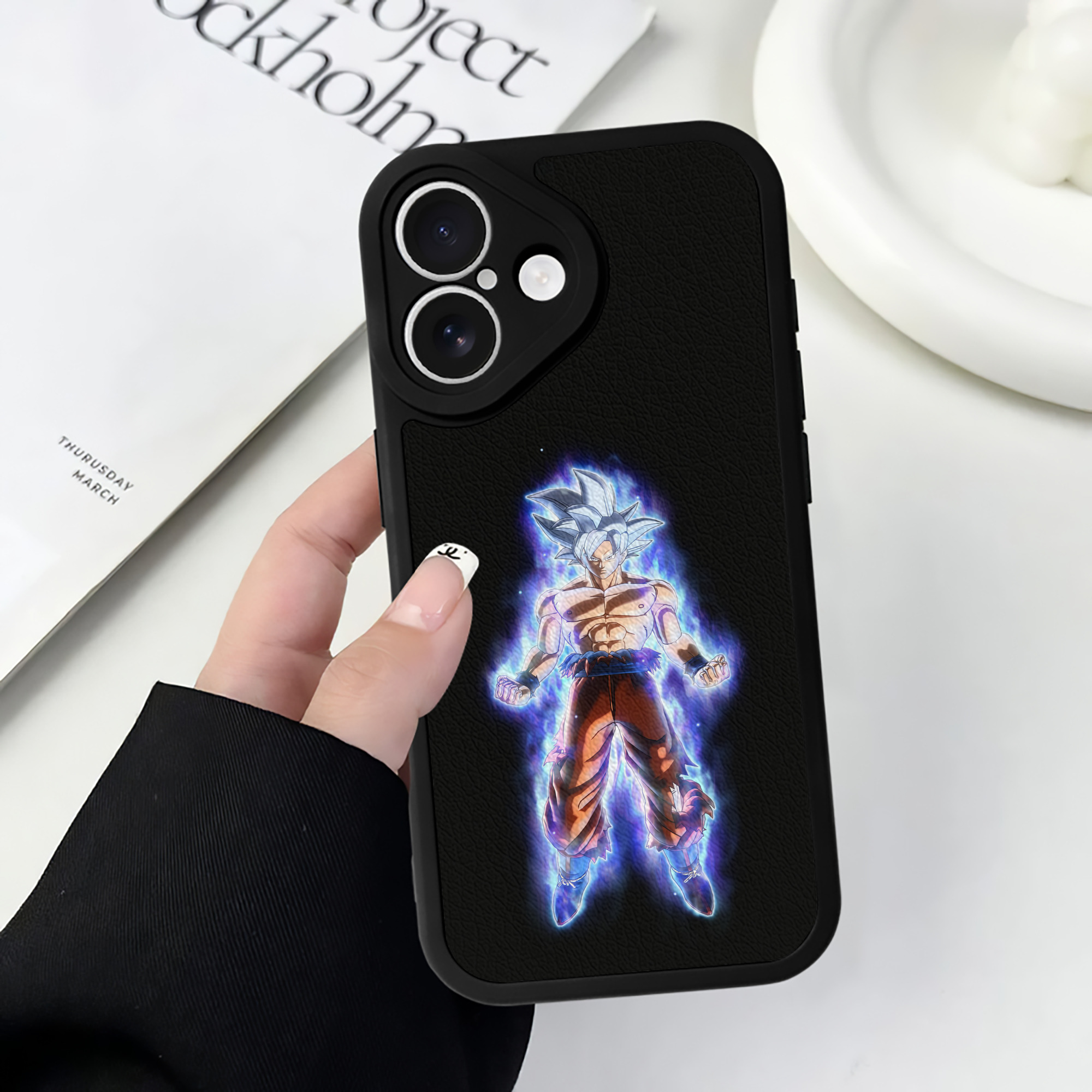 （画像用） ドラゴンボール 孫悟空（そん ごくう）Son Goku カカロット DRAGON BALL Kakarotto 【iPhone 16シリーズ対応】シリコンスマホケース（レザー調） 材質：シリコン